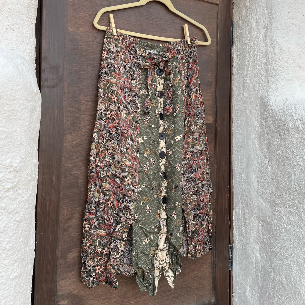 Button down floral skirt!